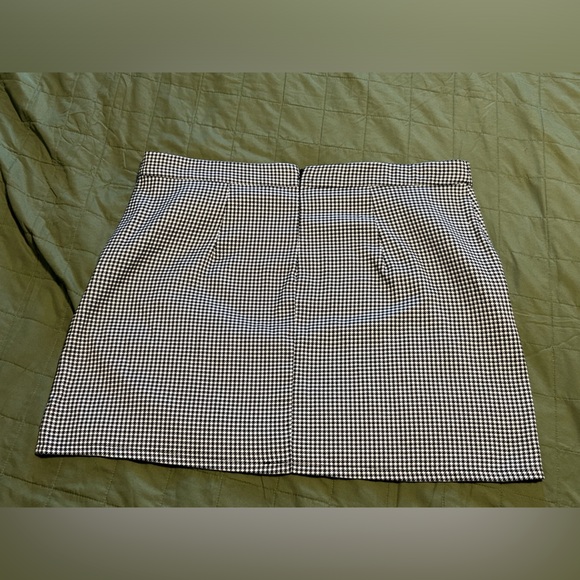 Forever 21 Houndstooth Mini Skirt - Picture 2 of 4
